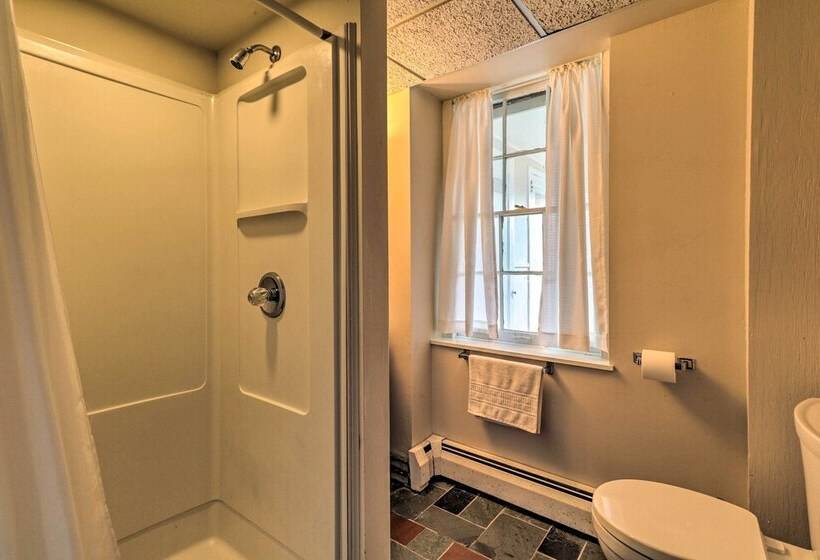 Spacious Stone Ridge Family Home: 6 Private Acres!