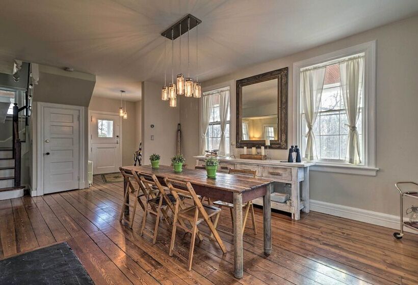 Spacious Stone Ridge Family Home: 6 Private Acres!