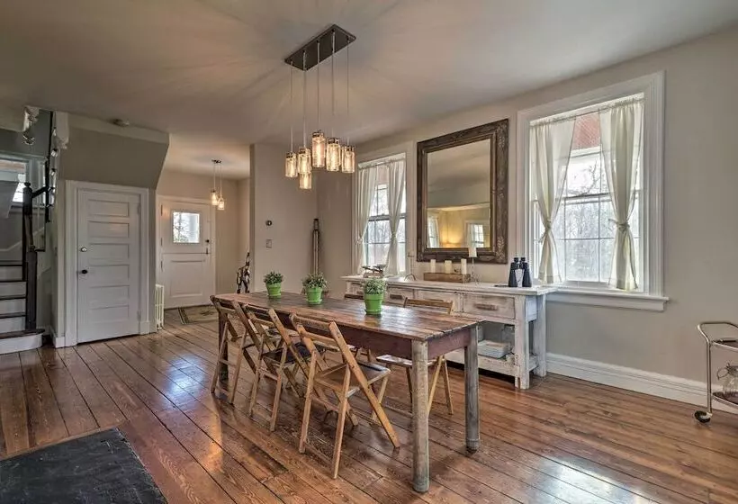 Spacious Stone Ridge Family Home: 6 Private Acres!