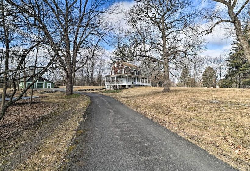 Spacious Stone Ridge Family Home: 6 Private Acres!