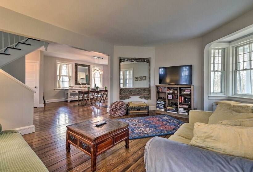 Spacious Stone Ridge Family Home: 6 Private Acres!