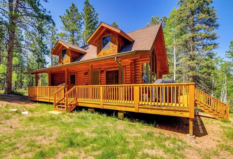 Sunny Forest Cabin W/ Views Of Pikes Peak Mtn!