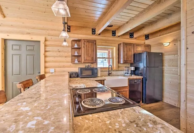 Sunny Forest Cabin W/ Views Of Pikes Peak Mtn!