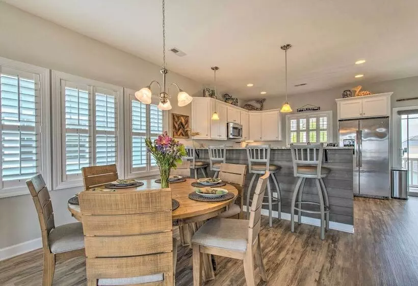 Surf City Escape W/ 6 Decks: Steps To Beach