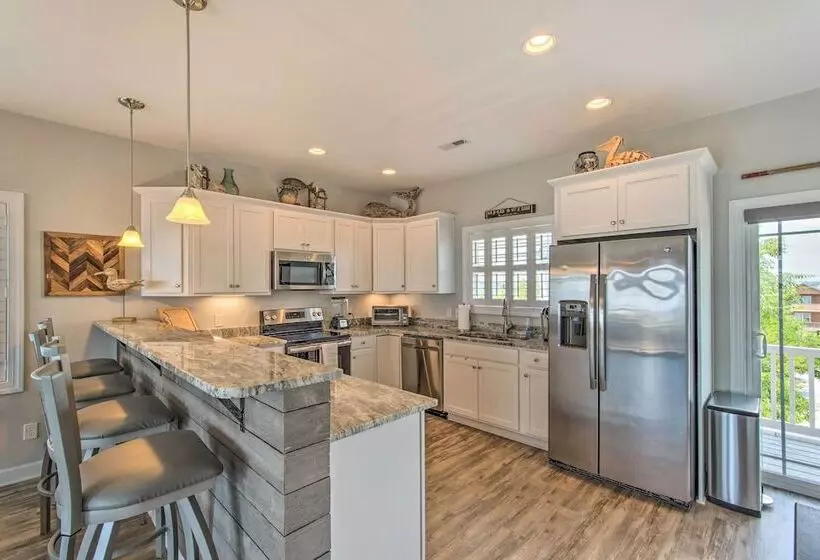 Surf City Escape W/ 6 Decks: Steps To Beach