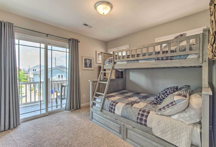 Surf City Escape W/ 6 Decks: Steps To Beach