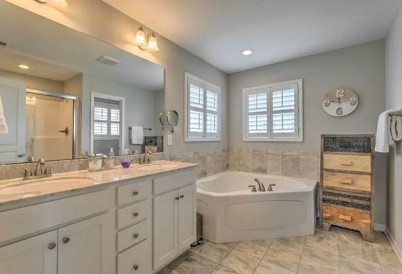 Surf City Escape W/ 6 Decks: Steps To Beach