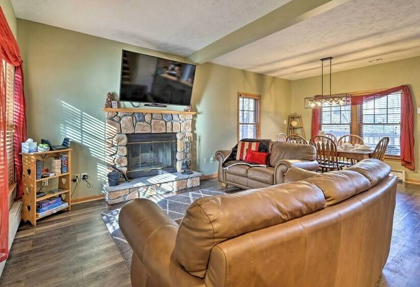 Tannersville Ski Home Near Camelback Mountain!
