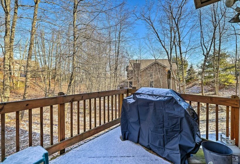 Tannersville Ski Home Near Camelback Mountain!