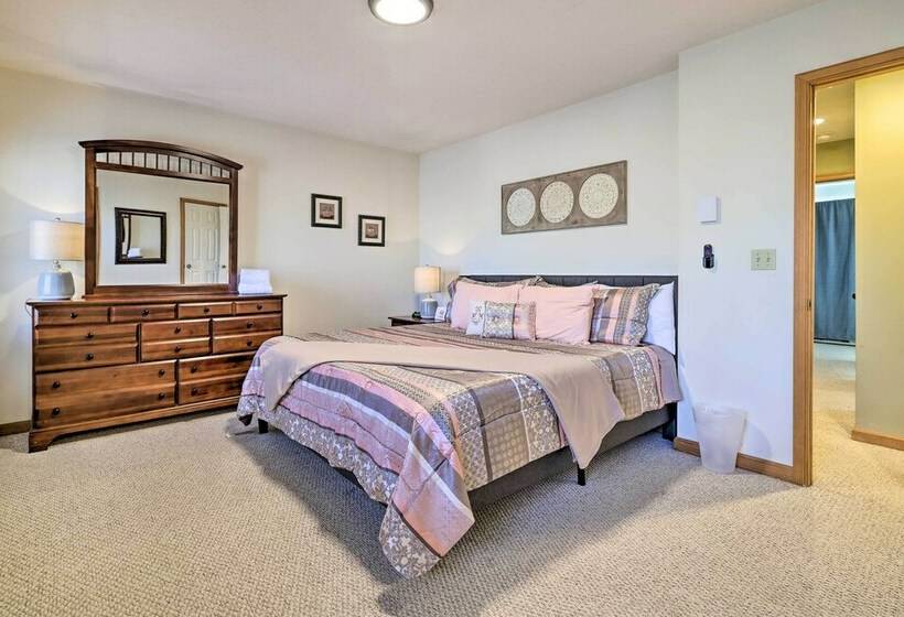 Tannersville Ski Home Near Camelback Mountain!