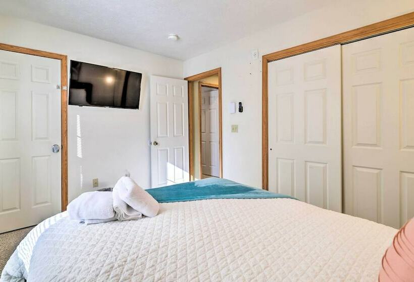 Tannersville Ski Home Near Camelback Mountain!