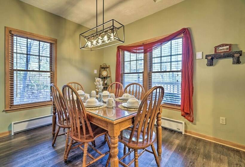 Tannersville Ski Home Near Camelback Mountain!