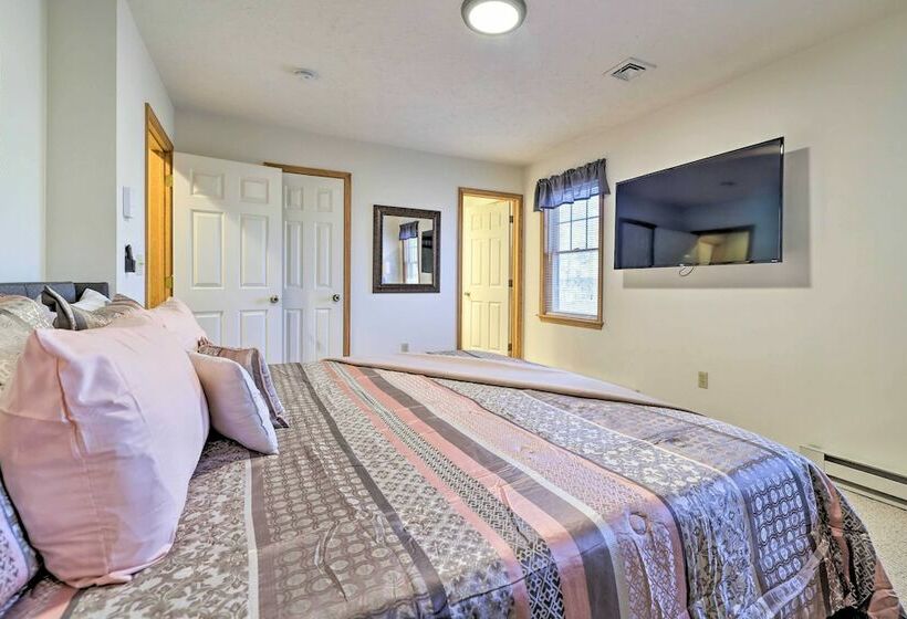 Tannersville Ski Home Near Camelback Mountain!