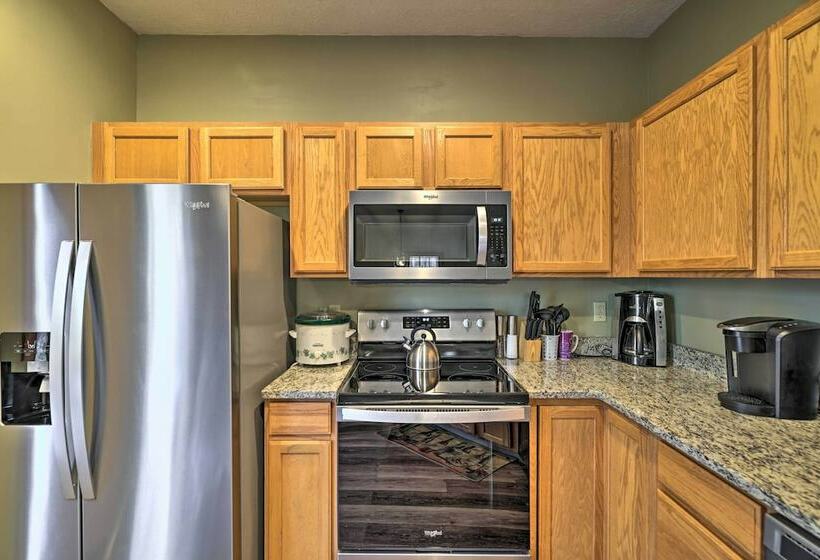 Tannersville Ski Home Near Camelback Mountain!