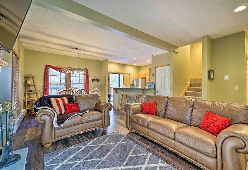 Tannersville Ski Home Near Camelback Mountain!