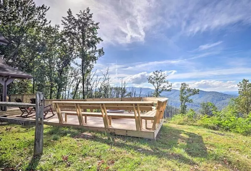 Upscale Gatlinburg Cabin: Deck, Fire Pit & Hot Tub
