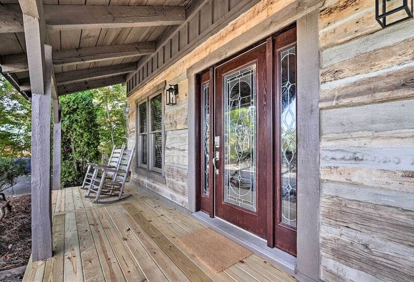 Upscale Gatlinburg Cabin: Deck, Fire Pit & Hot Tub