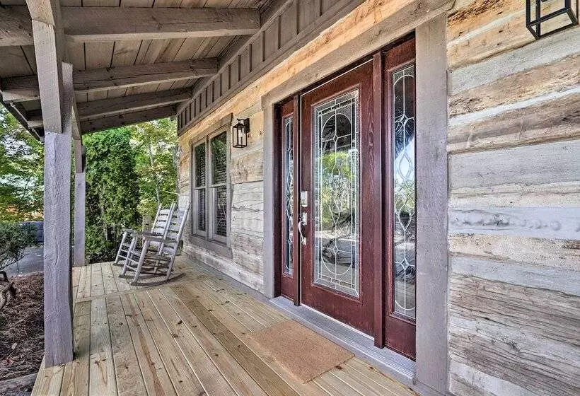 Upscale Gatlinburg Cabin: Deck, Fire Pit & Hot Tub