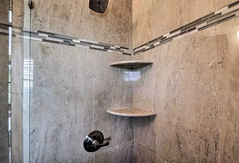 Upscale Gatlinburg Cabin: Deck, Fire Pit & Hot Tub