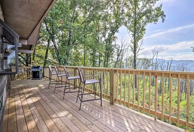 Upscale Gatlinburg Cabin: Deck, Fire Pit & Hot Tub