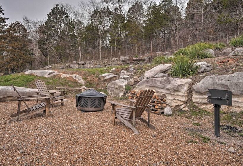 Wooded Escape W/ Beautiful Backyard + Mtn Views!