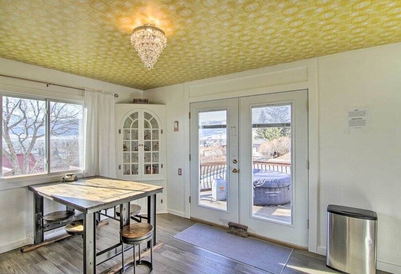 Yellowstone Country Family Home W/ View & Hot Tub