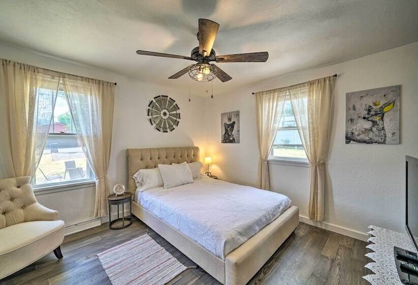 Yellowstone Country Family Home W/ View & Hot Tub