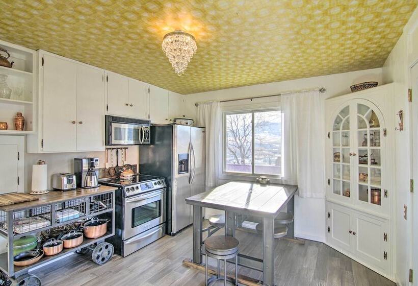 Yellowstone Country Family Home W/ View & Hot Tub