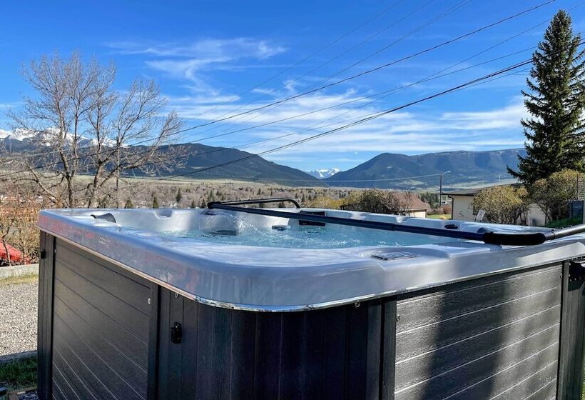 Yellowstone Country Family Home W/ View & Hot Tub
