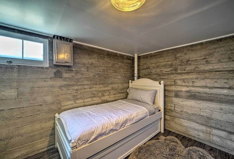 Yellowstone Country Family Home W/ View & Hot Tub