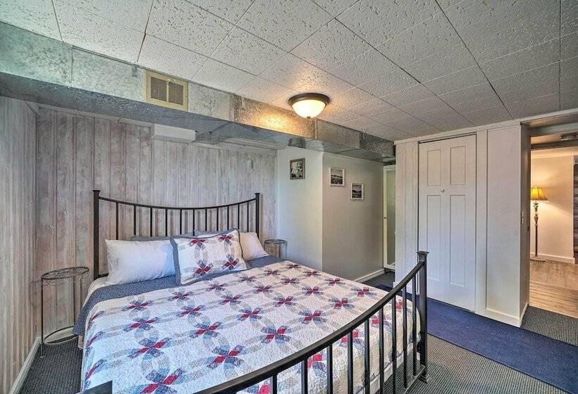 Yellowstone Country Family Home W/ View & Hot Tub