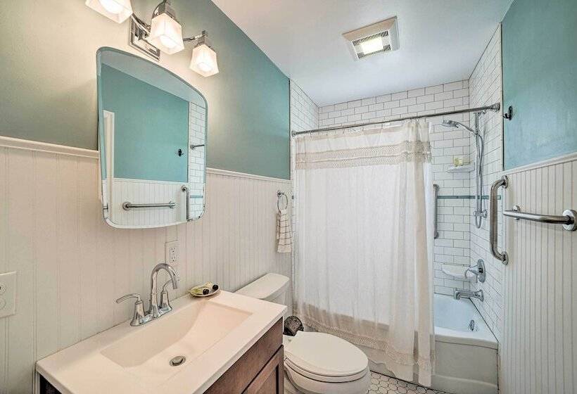 Yellowstone Country Family Home W/ View & Hot Tub