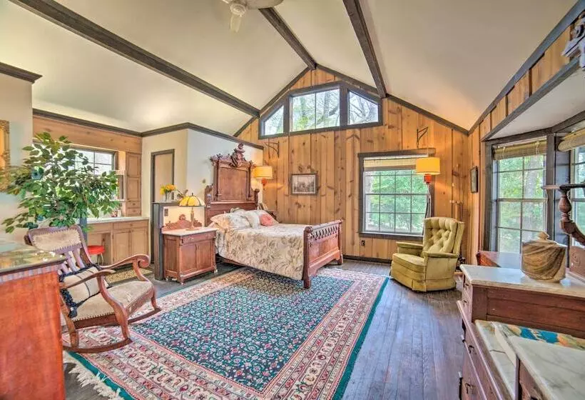 Authentic Retreat W/ Private Dock On Coosa River!