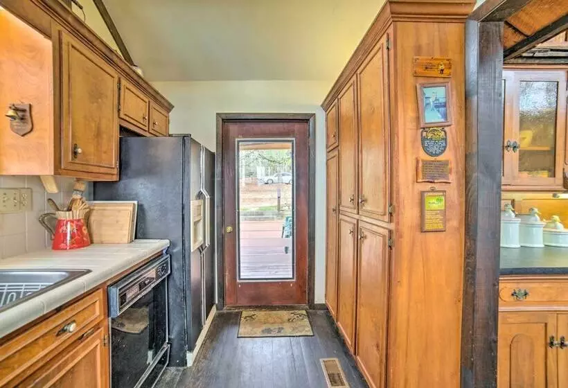 Authentic Retreat W/ Private Dock On Coosa River!