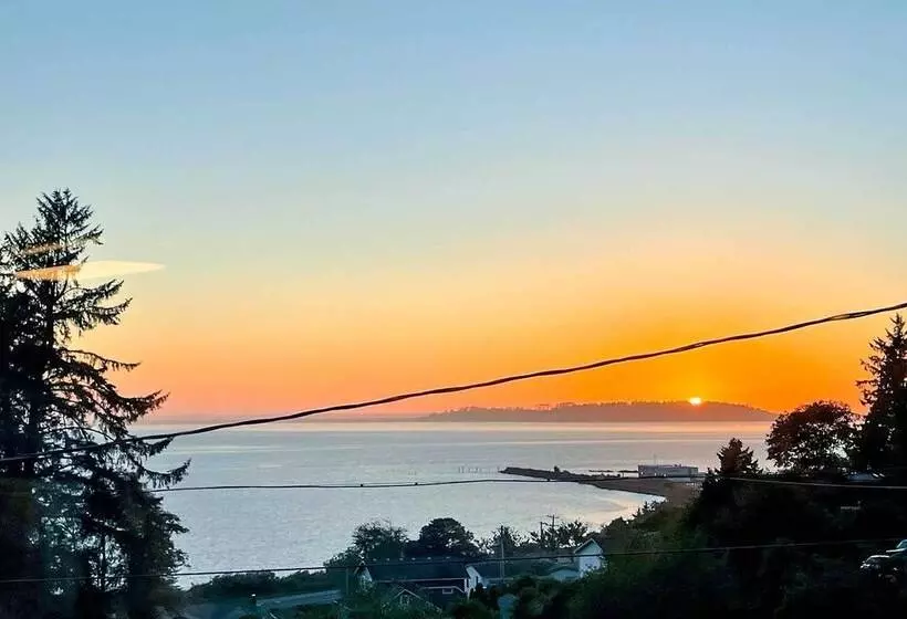 Bay City Home W/ Gorgeous Bay Views From Deck