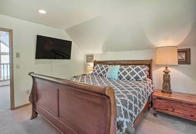 Bay City Home W/ Gorgeous Bay Views From Deck