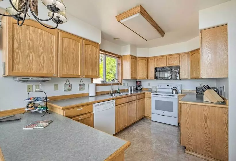 Bay City Home W/ Gorgeous Bay Views From Deck