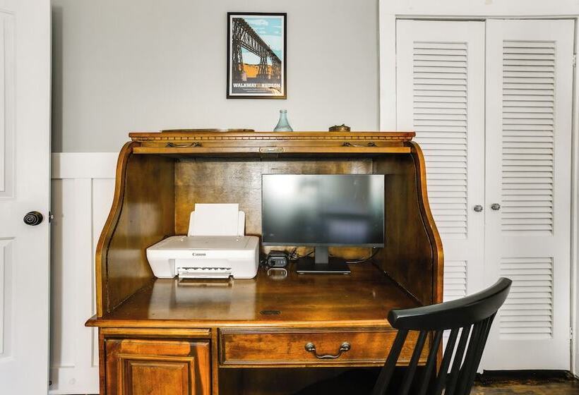 Bright Cornwall On Hudson Vacation Rental!