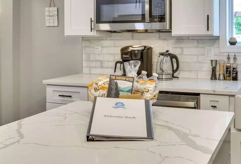 Bright Cornwall On Hudson Vacation Rental!