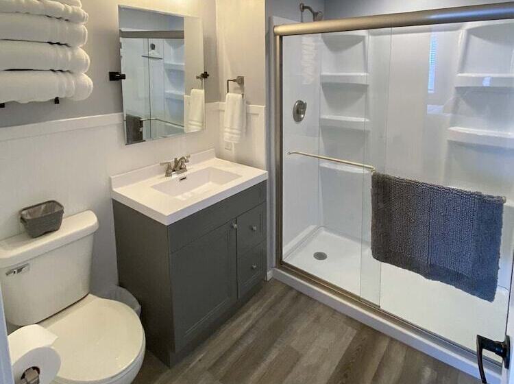 Private Boat Dock & Deck: Lakefront Home!