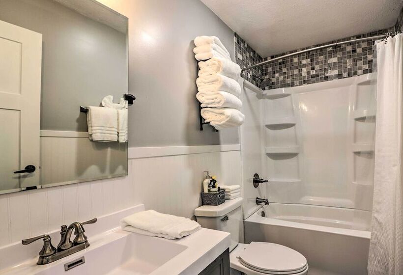 Private Boat Dock & Deck: Lakefront Home!