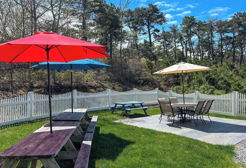 1 Mi To Beach: Home W/ Fire Pit & Bbq In Cape Cod!