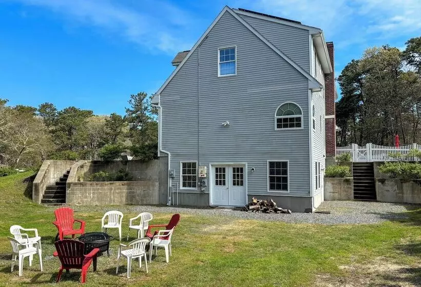 1 Mi To Beach: Home W/ Fire Pit & Bbq In Cape Cod!