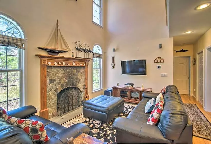 1 Mi To Beach: Home W/ Fire Pit & Bbq In Cape Cod!