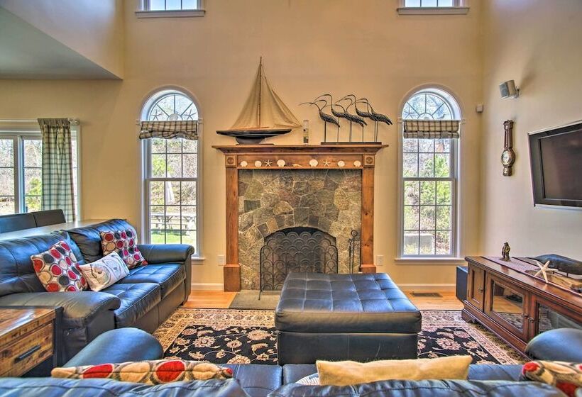 1 Mi To Beach: Home W/ Fire Pit & Bbq In Cape Cod!