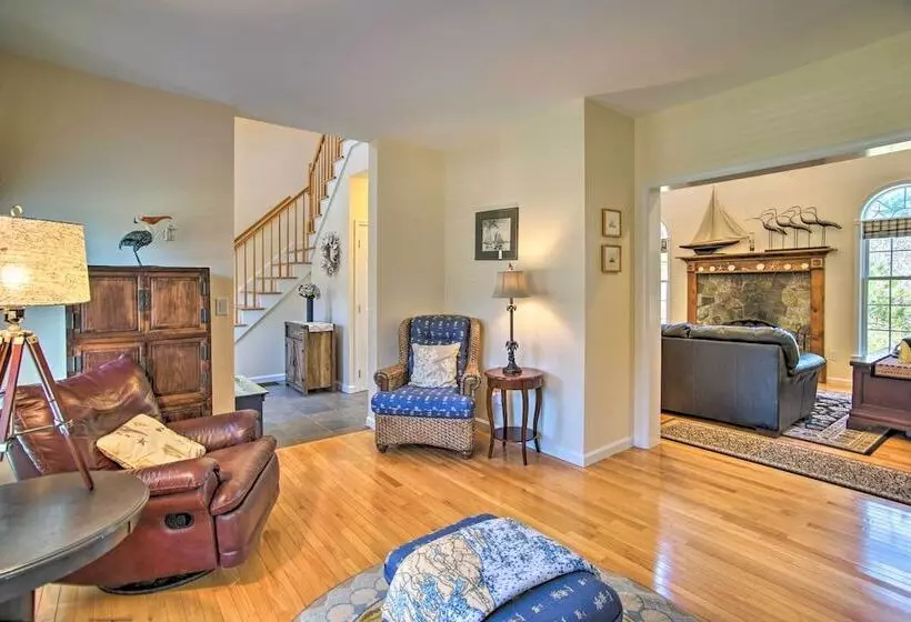 1 Mi To Beach: Home W/ Fire Pit & Bbq In Cape Cod!