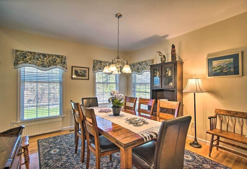 1 Mi To Beach: Home W/ Fire Pit & Bbq In Cape Cod!