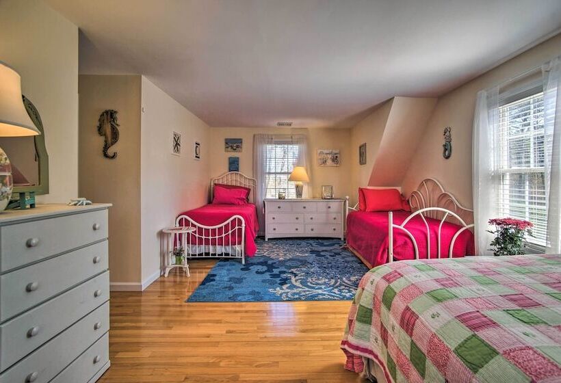 1 Mi To Beach: Home W/ Fire Pit & Bbq In Cape Cod!