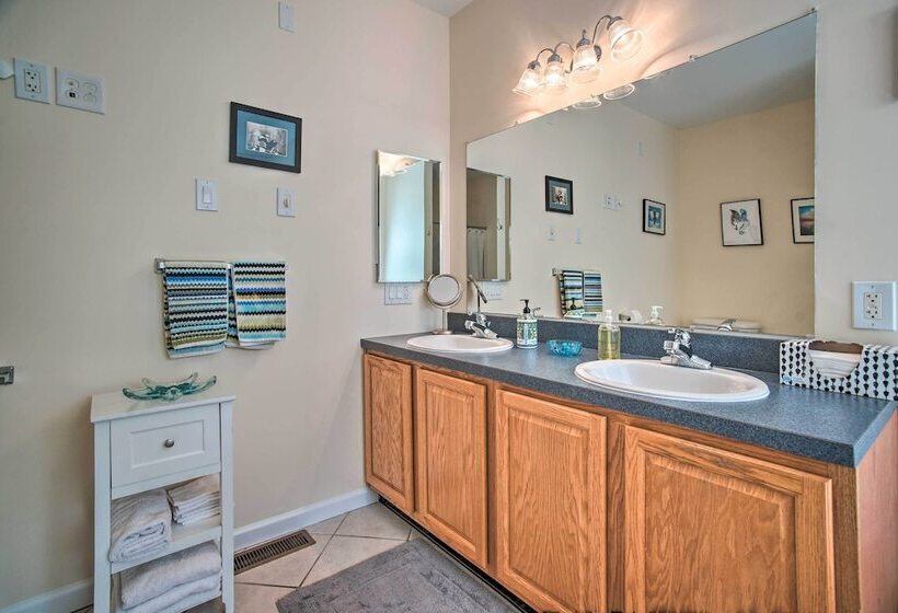 1 Mi To Beach: Home W/ Fire Pit & Bbq In Cape Cod!