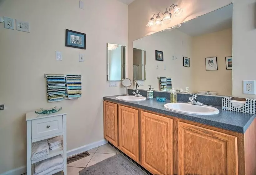 1 Mi To Beach: Home W/ Fire Pit & Bbq In Cape Cod!